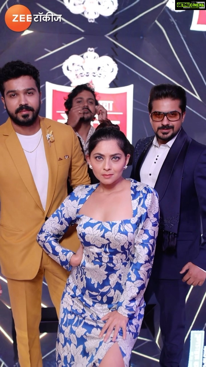 Sonalee Kulkarni Instagram - What are your Sunday plans ? How about watching #victoria #incinemas π»β οΈπ @jogpushkar @aashaykulkarni @virajas13_official #mfk #redcarpet #throwback #reelsinstagram #marathiawards #promotions #marathifilm #horror #sunday #plan #sundayfunday #sundayvibes #vibe #sonaleekulkarni #newfilm #week2 #marathimulgi.