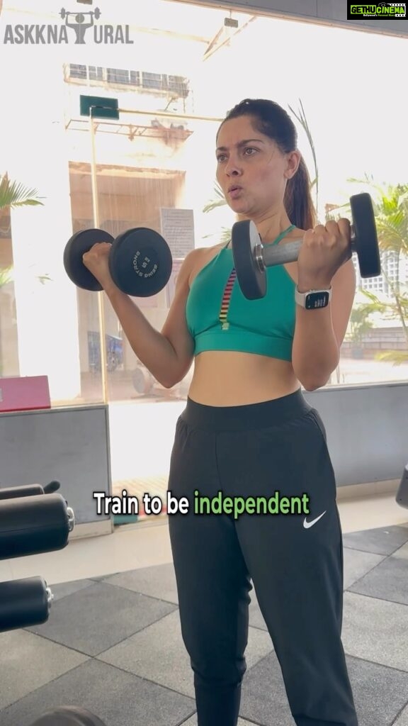 Sonalee Kulkarni Instagram - Here’s to a healthier world and two years of dedication from Sonalee! Keep up the great work and let’s continue to prioritize our health every day. Happy World Health Day!” #FitnessGoals #HealthyLifestyle #VirtualTraining #WorkoutFromHome #HealthyAtHome #WorldHealthDay #FitnessMotivation #GetFitStayHealthy #ExerciseAtHome #FitnessJourney #askknatural #sonaleekulkarni