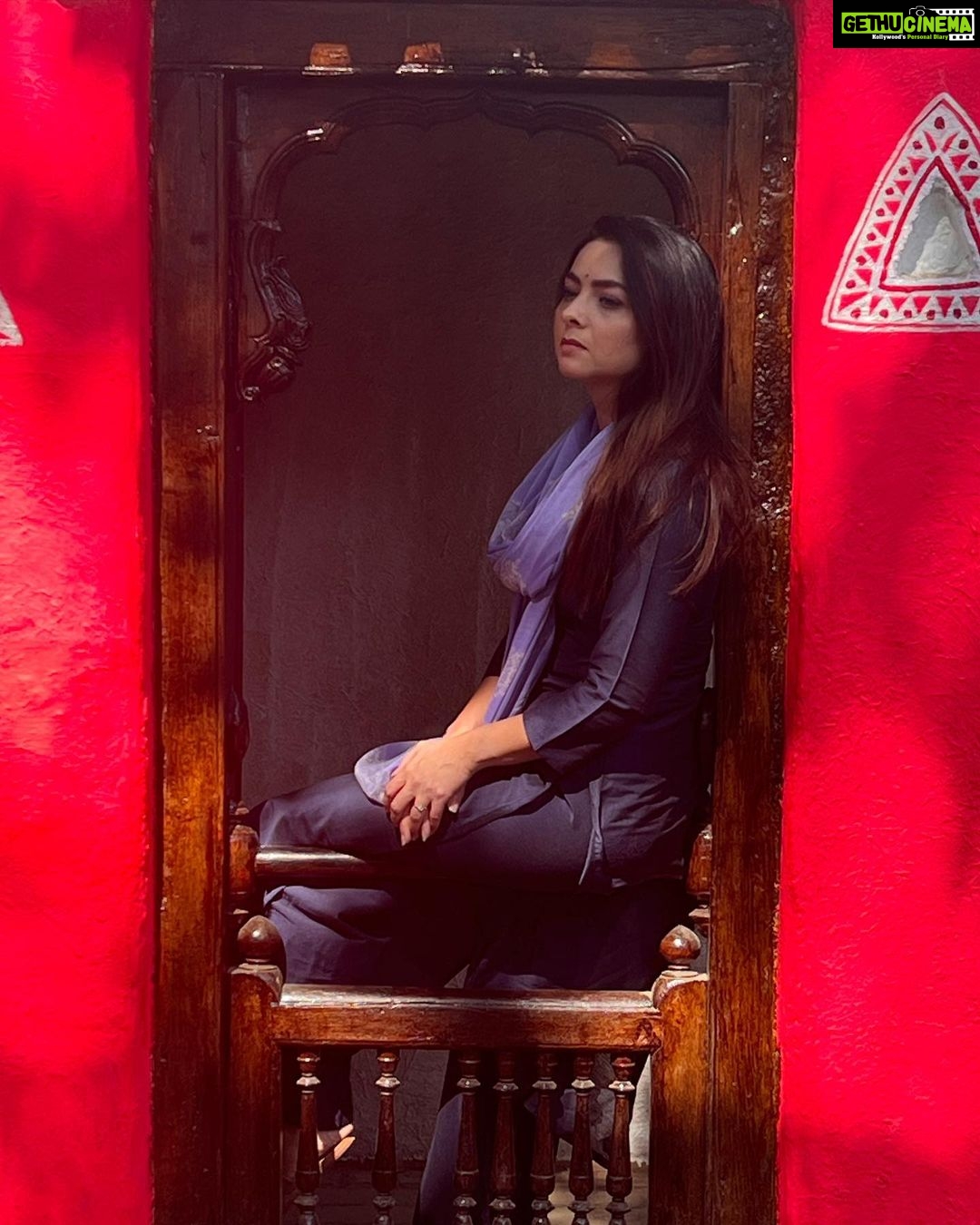 Sonalee Kulkarni Instagram - नाशिक …. #MaharashtraOnMyLips या आमच्या प्रवासातील पुढचा टप्पा.. आम्ही कुठे कुठे गेलो असू.. काय काय केलं असेल … any guesses or recommendations? #sonaleekulkarni @kunalvijayakar @maharashtratourismofficial #episode out this #weekend #staytuned #corousalpost Nashik नाशिक Maharashtra
