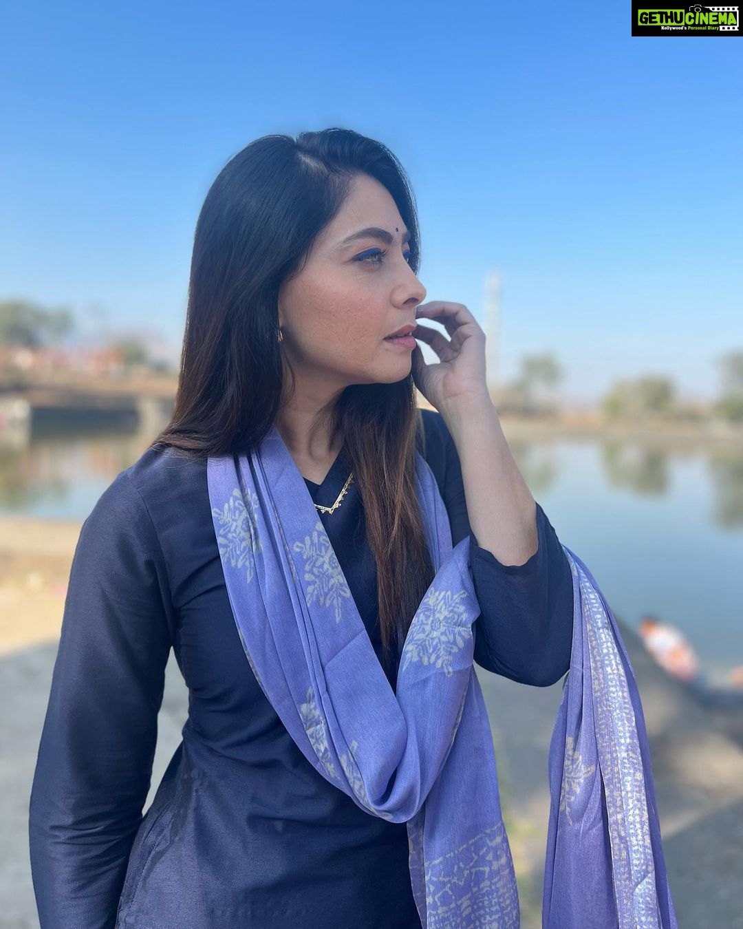 Sonalee Kulkarni Instagram - नाशिक …. #MaharashtraOnMyLips या आमच्या प्रवासातील पुढचा टप्पा.. आम्ही कुठे कुठे गेलो असू.. काय काय केलं असेल … any guesses or recommendations? #sonaleekulkarni @kunalvijayakar @maharashtratourismofficial #episode out this #weekend #staytuned #corousalpost Nashik नाशिक Maharashtra