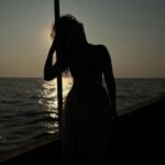Sonalee Kulkarni Instagram - Explore the unknown realms within… dive into the depths of your soul.. Go experience a the deep sea life in #maharashtra 🌊 #scubadive #dive #sea #water #devbaghbeach #tarkali #malvan #maharashtra #deepbluesea #sonaleekulkarni #maharashtraonmylips Pictures by @rajmalusare02 Devbag Beach