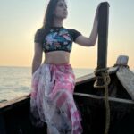 Sonalee Kulkarni Instagram - Explore the unknown realms within… dive into the depths of your soul.. Go experience a the deep sea life in #maharashtra 🌊 #scubadive #dive #sea #water #devbaghbeach #tarkali #malvan #maharashtra #deepbluesea #sonaleekulkarni #maharashtraonmylips Pictures by @rajmalusare02 Devbag Beach