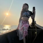 Sonalee Kulkarni Instagram - Explore the unknown realms within… dive into the depths of your soul.. Go experience a the deep sea life in #maharashtra 🌊 #scubadive #dive #sea #water #devbaghbeach #tarkali #malvan #maharashtra #deepbluesea #sonaleekulkarni #maharashtraonmylips Pictures by @rajmalusare02 Devbag Beach
