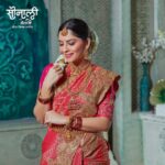 Sonalee Kulkarni Instagram - नवरी नटली with #sonaleepaithani लग्न म्हटलं की आठवणींचा खजिना. आणि ह्या आठवणी सुंदर बनवण्यासाठी सोनाली पैठणी घेऊन येत आहे नवीन “लग्न कलेक्शन” ! कलेक्शन बघण्यासाठी स्टोअर ला भेट द्या Saree @sonalee_paithani Campaign by @epicmarketingindia Photography @bharatpawarphotography Stylist @stylist_girijakelkar Makeup @vinodsarode Hair @trupti_hairstylist04 Curated by @nikitadsule #weddingcollection #weddingwear #festivewear #reels #reelitfeelit #explorepage #maharashtra #nashik #sonaleekulkarni #sareelove #saree #traditional #kanchipuram #banarasi #paithani #indianwear #yeolapaithani #madeinindia #vocalforlocal #handmade #ethnicwear #smallbusiness #designersaree Sonalee Paithani