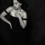 Sonalee Kulkarni Instagram – I’m back to cause a commotion. I’m back to demoralize.
Sit back and feel the emotion.
I’m back to keep it alive.
I’m back watch out I’m back!
This is an #appreciation #photoshoot and #appreciationpostЁЯТХ for my #trainer @mr.yashpatel @askknatural for watching my back!
Pictures @tejasnerurkarr
#sonaleekulkarni #newphotoshoot
#backtobasics
#blackandwhite
#raw #real #rustic
#muscular #strong