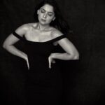 Sonalee Kulkarni Instagram – I’m back to cause a commotion. I’m back to demoralize. 
Sit back and feel the emotion. 
I’m back to keep it alive. 
I’m back watch out I’m back! 

This is an #appreciation #photoshoot and #appreciationpost💕 for my #trainer @mr.yashpatel @askknatural for watching my back! 

Pictures @tejasnerurkarr 

#sonaleekulkarni #newphotoshoot 
#backtobasics 
#blackandwhite 
#raw #real #rustic
#muscular #strong