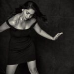 Sonalee Kulkarni Instagram – I’m back to cause a commotion. I’m back to demoralize. 
Sit back and feel the emotion. 
I’m back to keep it alive. 
I’m back watch out I’m back! 

This is an #appreciation #photoshoot and #appreciationpost💕 for my #trainer @mr.yashpatel @askknatural for watching my back! 

Pictures @tejasnerurkarr 

#sonaleekulkarni #newphotoshoot 
#backtobasics 
#blackandwhite 
#raw #real #rustic
#muscular #strong