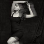 Sonalee Kulkarni Instagram – Where the blurry boundaries between reality and fantasy meet …..is the space where I’d like to exist! 

Pictures by @tejasnerurkarr 

#sonaleekulkarni #blackandwhite #newme #newphotoshoot #black #white #real #raw #rustic