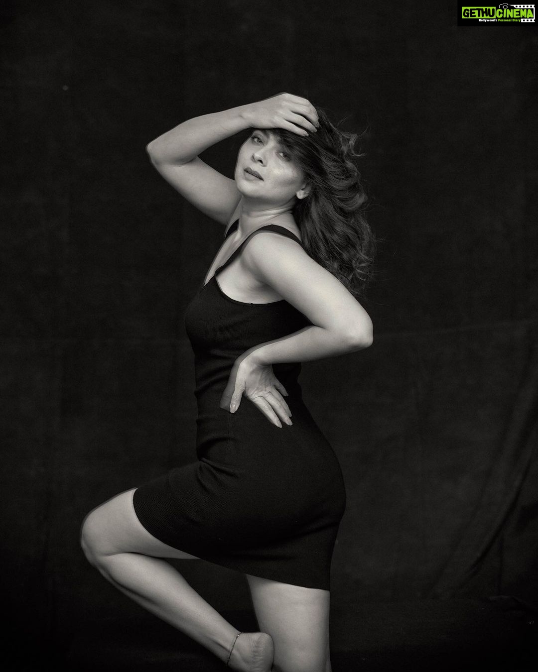 Sonalee Kulkarni Instagram - Where the blurry boundaries between reality and fantasy meet …..is the space where I’d like to exist! Pictures by @tejasnerurkarr #sonaleekulkarni #blackandwhite #newme #newphotoshoot #black #white #real #raw #rustic