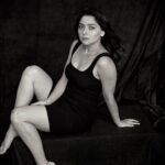 Sonalee Kulkarni Instagram - In the beginning it was all black and white! #newbeginnings #blackandwhite #black #white ##raw #real #sonaleekulkarni #blackmagic #newphotoshoot #newme #womaninblack #monochrome #pictures Pictures @tejasnerurkarr 📸