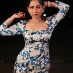Sonalee Kulkarni Instagram - It’s all about blues !!!! #mondayblues 💙 🤍💙 #photographer @ranjitpawar11 #sonaleekulkarni #mfk #awards #redcarpet #victoria #week2 #promotions #incinemasnow #marathimulgi #marathicinema Mumbai, Maharashtra