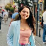 Sonalee Kulkarni Instagram - “If earth were a single state, Istanbul would be its capital.” ~ #napoleonbonaparte #sonaleekulkarni #turkey #istanbul #birthdayweek #trip #tour #travel #travelphotography İstiklal Caddesi Beyoğlu/TAKSİM