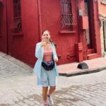 Sonalee Kulkarni Instagram - “Let everyone know I lived a happy life! “ ~ #KemalBasmaci #orhanpamuk #museumofinnocence #istanbul #sonaleekulkarni #wanderer #traveller #galata #turkey 🇹🇷 Galata/Beyoglu