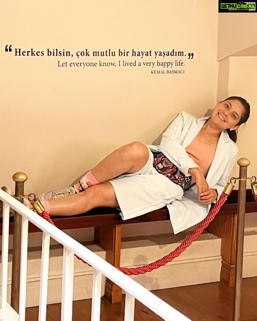 Sonalee Kulkarni Instagram - “Let everyone know I lived a happy life! “ ~ #KemalBasmaci #orhanpamuk #museumofinnocence #istanbul #sonaleekulkarni #wanderer #traveller #galata #turkey 🇹🇷 Galata/Beyoglu