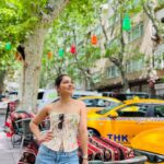 Sonalee Kulkarni Instagram - #istanbul is the only city where you can cross continents by boat but you still can’t find your way out of the #grandbazaar … Swipe through to see photos matching the quote! 1. #topkapipalace where you see #asia on the right and #europe on the left of the #bosphorus ! 2. Backdrop of the #bluemosque 3. & 4. A walk in the town centre 5. Backdrop of the #hagiasophia mosque 🕌 6. Garden of hotel #enderun 7. Enjoying a kebab at @sehzadecagkebap 8. Inside the #grandbazaar 9. And finally finding my way out of the @grandbazaarofistanbul #sonaleekulkarni #visitistanbul #istanbul #birthdaytrip #birthdayweek #traveller İstanbul Turkey