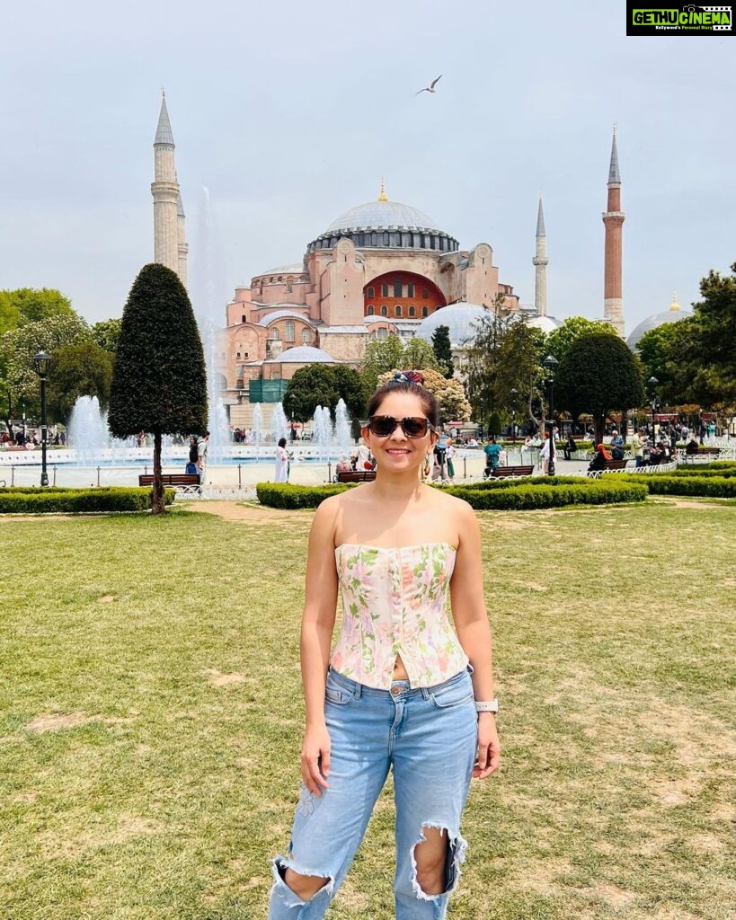 Sonalee Kulkarni Instagram - #istanbul is the only city where you can cross continents by boat but you still can’t find your way out of the #grandbazaar … Swipe through to see photos matching the quote! 1. #topkapipalace where you see #asia on the right and #europe on the left of the #bosphorus ! 2. Backdrop of the #bluemosque 3. & 4. A walk in the town centre 5. Backdrop of the #hagiasophia mosque 🕌 6. Garden of hotel #enderun 7. Enjoying a kebab at @sehzadecagkebap 8. Inside the #grandbazaar 9. And finally finding my way out of the @grandbazaarofistanbul #sonaleekulkarni #visitistanbul #istanbul #birthdaytrip #birthdayweek #traveller İstanbul Turkey