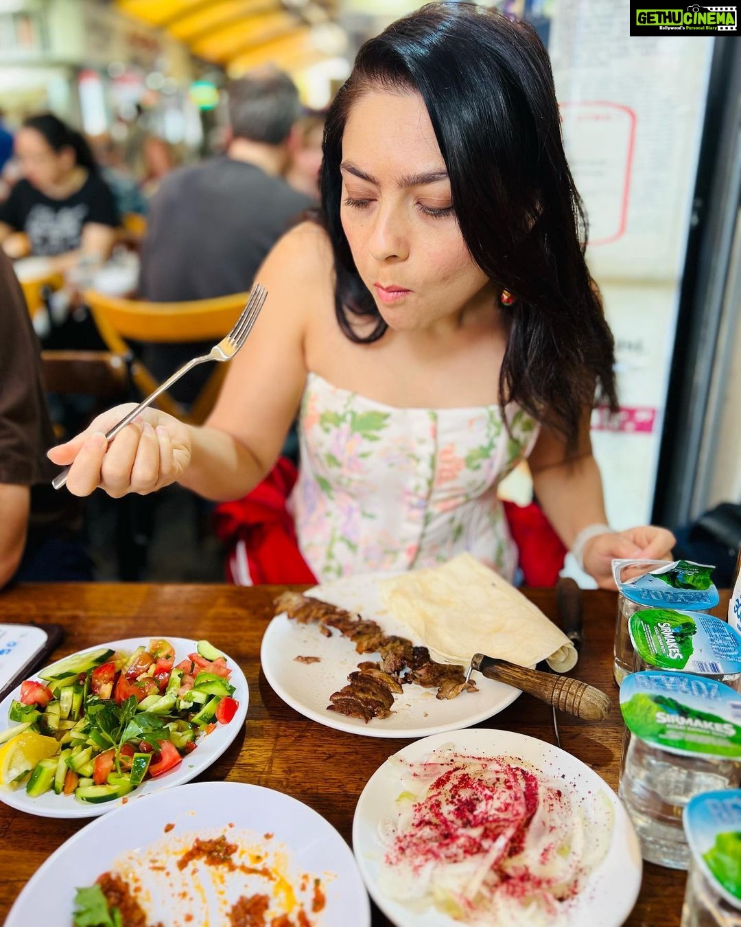 Sonalee Kulkarni Instagram - #istanbul is the only city where you can cross continents by boat but you still can’t find your way out of the #grandbazaar … Swipe through to see photos matching the quote! 1. #topkapipalace where you see #asia on the right and #europe on the left of the #bosphorus ! 2. Backdrop of the #bluemosque 3. & 4. A walk in the town centre 5. Backdrop of the #hagiasophia mosque 🕌 6. Garden of hotel #enderun 7. Enjoying a kebab at @sehzadecagkebap 8. Inside the #grandbazaar 9. And finally finding my way out of the @grandbazaarofistanbul #sonaleekulkarni #visitistanbul #istanbul #birthdaytrip #birthdayweek #traveller İstanbul Turkey