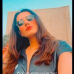 Sonnalli Seygall Instagram - Sunday mood 😎 Tag ur crush 😻 #trendingreels #funnyreels #crushmemes #sundaymood