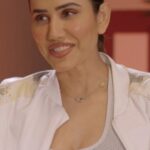 Sonnalli Seygall Instagram - Explore the art of mindfulness and healthy living in the latest episode of XPOD 👀 @sonnalliseygall brings a glimpse of a balanced life awaits you on the fourth episode of HRX Presents XPOD On Air With @pallavi_barman 🤸🏽‍♀️ Check out the full episode on our youtube channel 💯 . . . . . #HRX #Podcast #healthylifestyle #yoga #podcasts #podcastshow #inspiration #healthylife