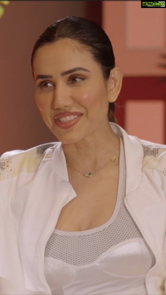 Sonnalli Seygall Instagram - Explore the art of mindfulness and healthy living in the latest episode of XPOD 👀 @sonnalliseygall brings a glimpse of a balanced life awaits you on the fourth episode of HRX Presents XPOD On Air With @pallavi_barman 🤸🏽‍♀️ Check out the full episode on our youtube channel 💯 . . . . . #HRX #Podcast #healthylifestyle #yoga #podcasts #podcastshow #inspiration #healthylife