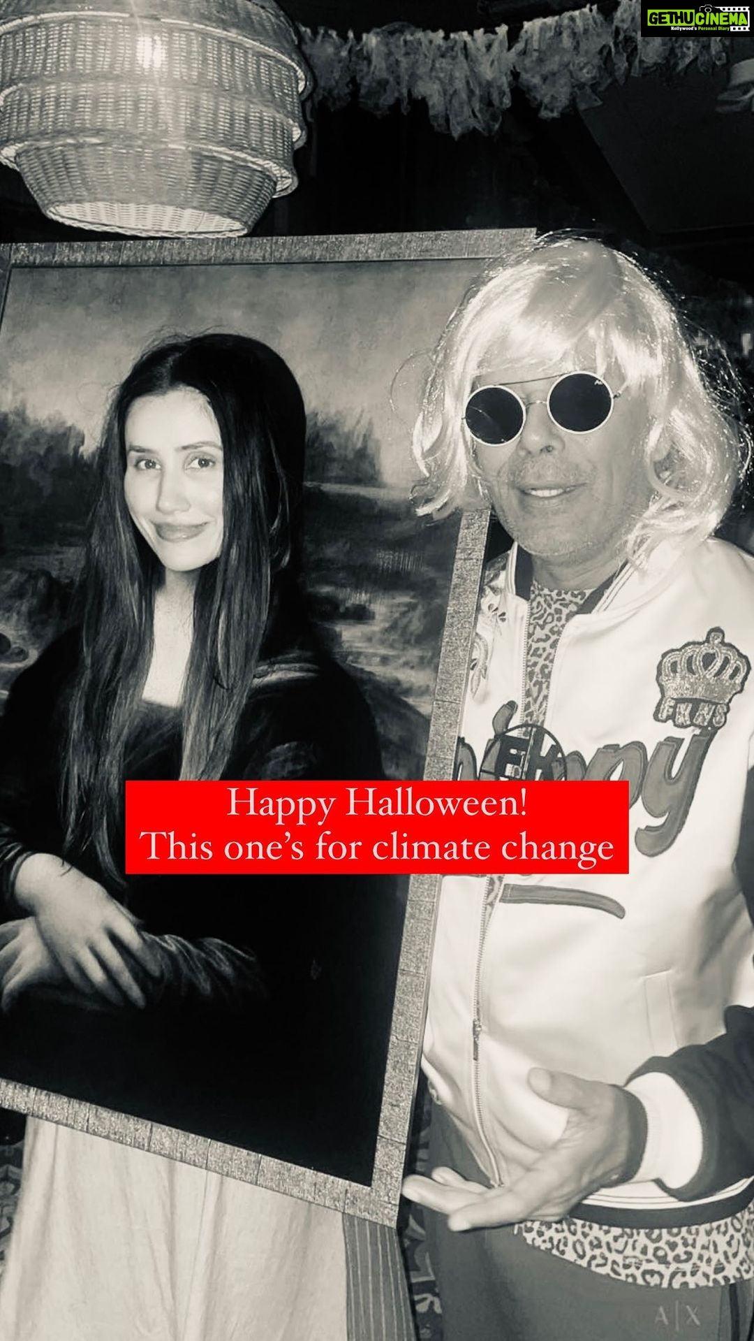 Sonnalli Seygall Instagram - Monalisa (doesn’t) Smile, as she looks at our environment. After the mashed potatoes, it’s time for some ketchup. Happy Halloween! How many more protests before we realise that our planet earth is falling apart? Wake up people 🙃 Director’s credit- @narendra_kumar_bespoke Location- @sohohousemumbai #oneplanet #globalgoals #sustainableliving #environmentart #climatechange #reelsinstragram #happyhalloween #halloweencostume #cop27 @conferenciadaspartes @fineartsparis @kochibiennale @labiennaleparis @arcomadriid @friezeofficial @thearmoryshow @fiacparis @scopeartshow