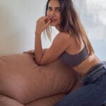 Sonnalli Seygall Instagram - Sunday mood- Lazy. 📷 @dieppj #sundayvibe #lazyday #moodedits