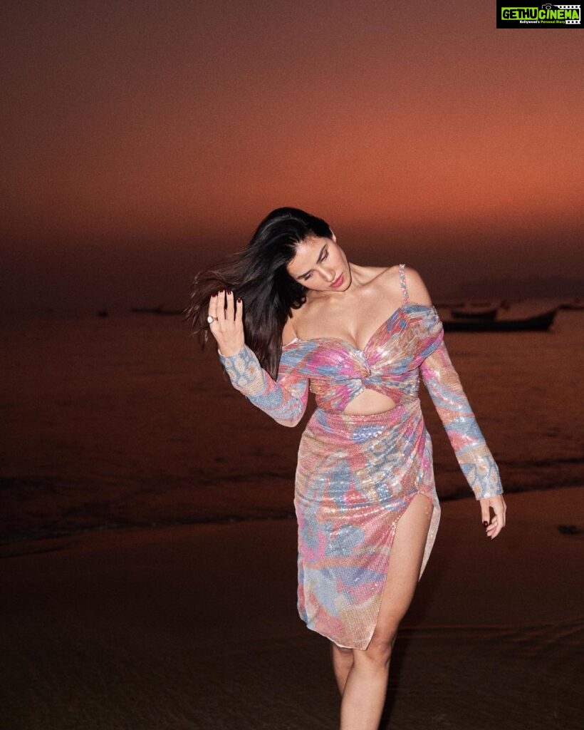 Sonnalli Seygall Instagram - She made love to the magic hour hoping it would turn into a year 💫 #sunsetlover #magichour Photograph: @dieppj Dress: @mandirawirkhq