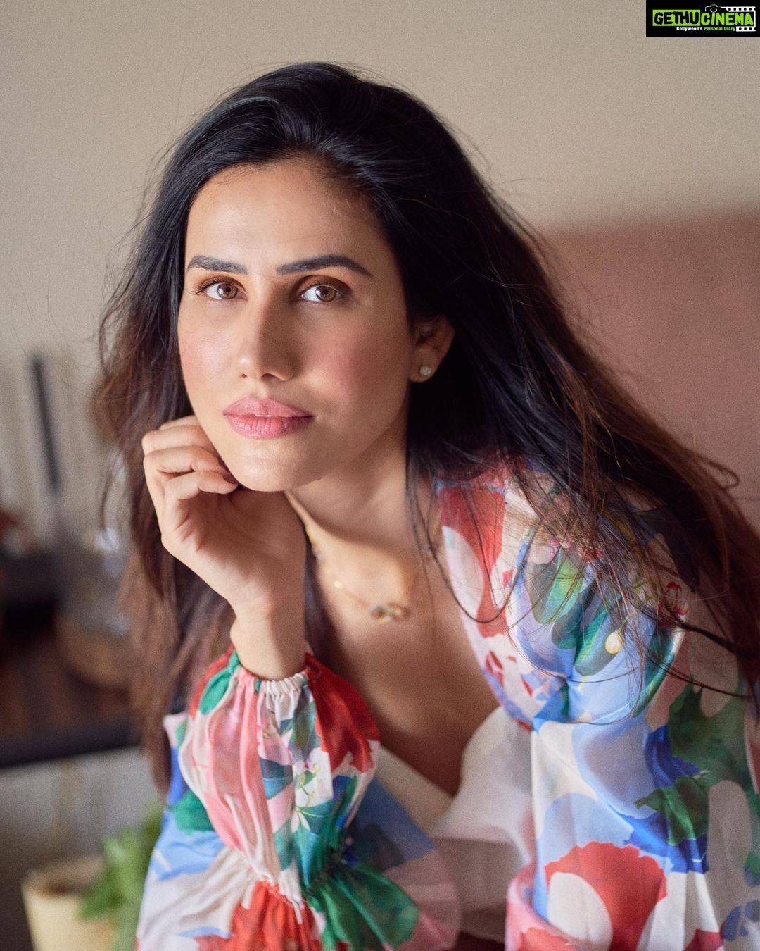 Sonnalli Seygall Instagram - ππ€π₯π | πππππ | ππ€π«π | πΌππͺπ£πππ£ππ β¦ and all that your soul desires π€ #HappyNewYear #2023 #newbeginnings π @mandirawirkhq πΈ @dieppj
