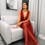 Sonnalli Seygall Instagram - Blood moon eclipse ❤️‍🔥 Outfit: @mandirawirkhq #shootdiaries #couture #redcarpetready #bloodmoon #eclipse