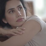 Sonnalli Seygall Instagram - My answer to anyone asking about my weekend plans- sitting on my couch doing nothing 🤘🤓 Weekend mood captured by @dieppj 🤍 #weekendmood #doingnothing #lazyday #reelit #headshots #actorlife