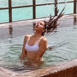 Sonnalli Seygall Instagram - Water therapy 🌊 #waterbaby #reelit #itsavibe