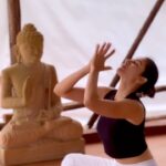 Sonnalli Seygall Instagram - Ebb & Flow 🧘‍♀️ #yogawithsonnalli #yogareels #mindful #ebbandflow