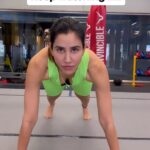 Sonnalli Seygall Instagram – Turning my world upside down 🙃

#fitnessreels #backbendchallenge #backbend #fitnesschallenge #yogawithsonnalli