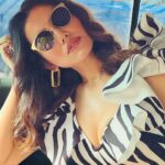 Sonnalli Seygall Instagram - Your new obsession 🚗 😎 #reels #trendingreels #viralreels #feelitreelit #feelkaroreelkaro #vintagecar #thursdayvibes #carlovers