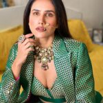 Sonnalli Seygall Instagram - My mom takes great pics, don’t u agree? 🤩🧿❤️ For: @htcity #ottplayawards2022 Outfit: @ranbirmukherjeeofficial Jewels: @rimayu07 Styling: @stylekarmaa #aboutlastnight✨ #awardsnight #experimental #jewelrygram