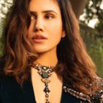 Sonnalli Seygall Instagram - Once in a while, blow your own damn mind Shot by @photographybyafn Styled by @aesana0710 Hair by @shardahairstyles Outfit by @anjumqureshilabel Location @gallopsmumbai #photoshoot #slay #fashion #ootd #tuesdayvibes