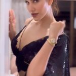 Sonnalli Seygall Instagram - Let's pretend I'm not too late for the trend 🥹 Outfit: @itsombysomya Stylist: @stylekarmaa #filmfare #redcarpetlook #sareelover #allblack #filmfareawards2022 #trendingreels #viralreels #feelitreelit #feelkaroreelkaro #reels