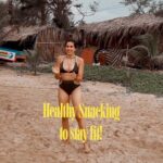 Sonnalli Seygall Instagram - What’s your pick? Also down below are some more options which aren’t in the video- 1. Nuts & Seeds 2. Chana & peanuts 3. Fruits 4. Nut milk smoothies #yogawithsonnalli #healthylifestyle #healthyfood #cleansnacks #trendingaudio #stayfit