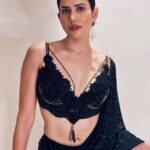 Sonnalli Seygall Instagram - Making heads turn, one saree at a time For @filmfare awards- Outfit: @itsombysomya Styling: @stylekarmaa #filmfare #redcarpetlook #ootd #sareelover #allblack #filmfareawards2022 #wolf777newsfilmfareawards