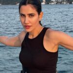 Sonnalli Seygall Instagram - Always taking the scenic route 🌊 #travelwithsonnalli #vacationdiaries #visitturkey #istanbul #ciraganpalace Çırağan palace