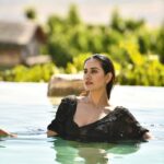 Sonnalli Seygall Instagram - 🖤🧜‍♀️ #mermaidlife #weekendmood