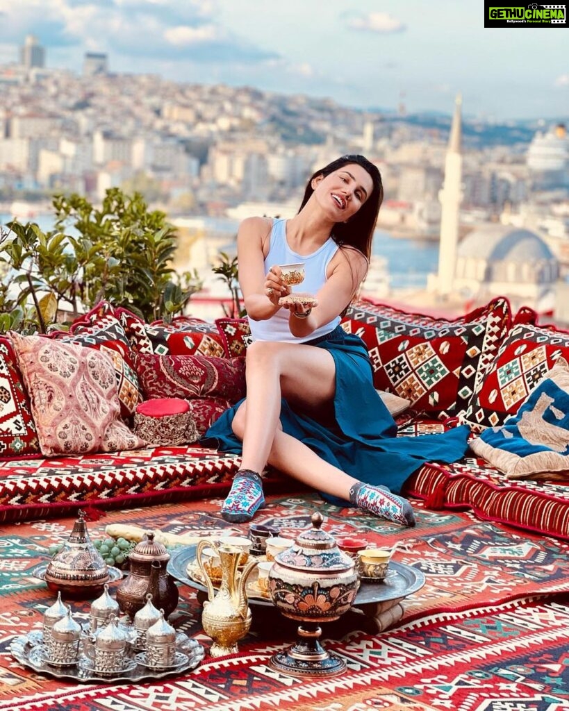 Sonnalli Seygall Instagram - Take me back to Turkish sundays 😍 #majormissing #turkeytravel #travelwithsonnalli #location - @novasantiyecafe