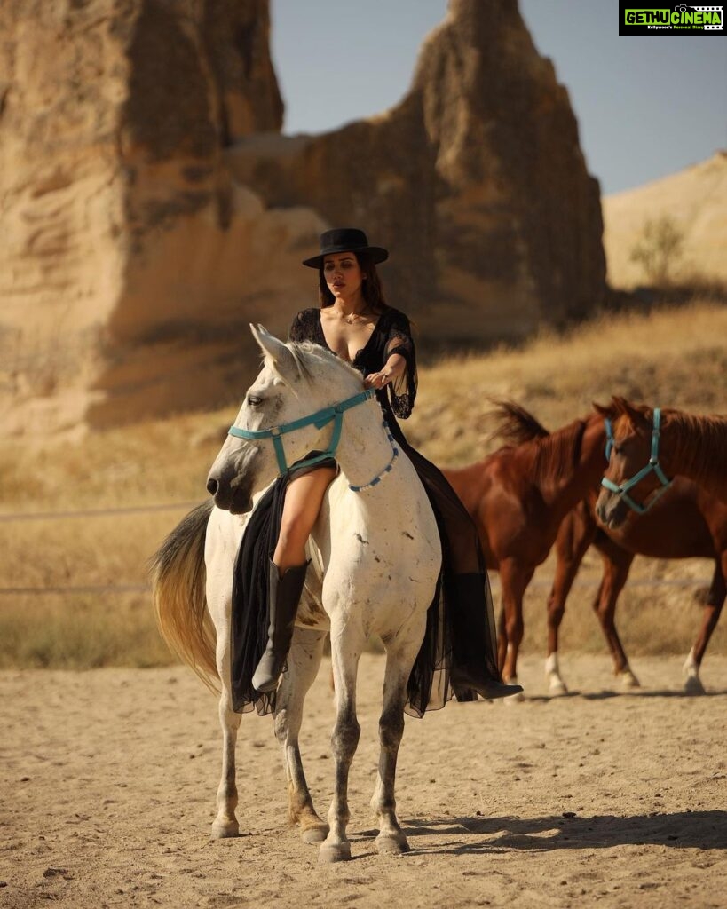 Sonnalli Seygall Instagram - Feeling down? Saddle up! 📸: @arik_photoart #cappadocia #cappadociaturkey #travelphotography #beautifuldestinations #discoverturkey #travelwithsonnalli #horseriding
