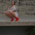 Sonnalli Seygall Instagram - When life gives us a rainy day, we shoot 📸 Photographer: @dieppj #photoshoot #tuesdayvibes #rainyday #slay #fashion #ootd
