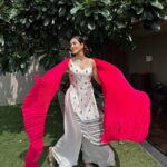 Sonnalli Seygall Instagram - Some festive drama 💗 Outfit: @souniagohil #festiveseason #weekendmood #fridayvibes #ethnicwear #ootd #fashion