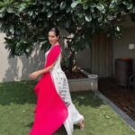 Sonnalli Seygall Instagram - Some festive drama 💗 Outfit: @souniagohil #festiveseason #weekendmood #fridayvibes #ethnicwear #ootd #fashion