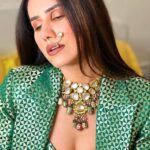 Sonnalli Seygall Instagram - My mom takes great pics, don’t u agree? 🤩🧿❤️ For: @htcity #ottplayawards2022 Outfit: @ranbirmukherjeeofficial Jewels: @rimayu07 Styling: @stylekarmaa #aboutlastnight✨ #awardsnight #experimental #jewelrygram