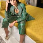 Sonnalli Seygall Instagram - My mom takes great pics, don’t u agree? 🤩🧿❤️ For: @htcity #ottplayawards2022 Outfit: @ranbirmukherjeeofficial Jewels: @rimayu07 Styling: @stylekarmaa #aboutlastnight✨ #awardsnight #experimental #jewelrygram