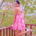 Sonnalli Seygall Instagram - Dreaming the dream 💕 👗 @mandirawirkhq 🎥 @samir_samuel_david #dreamy #trendingaudio #floral #fashiontrends #prettypink