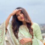 Sonnalli Seygall Instagram - Ganpati Bappa Morya! May Lord Ganesh bring you good luck and prosperity! Outfit: @souniagohil ❣️ #ganpati #ganpatibappamorya #ganeshchaturthi #festivevibes
